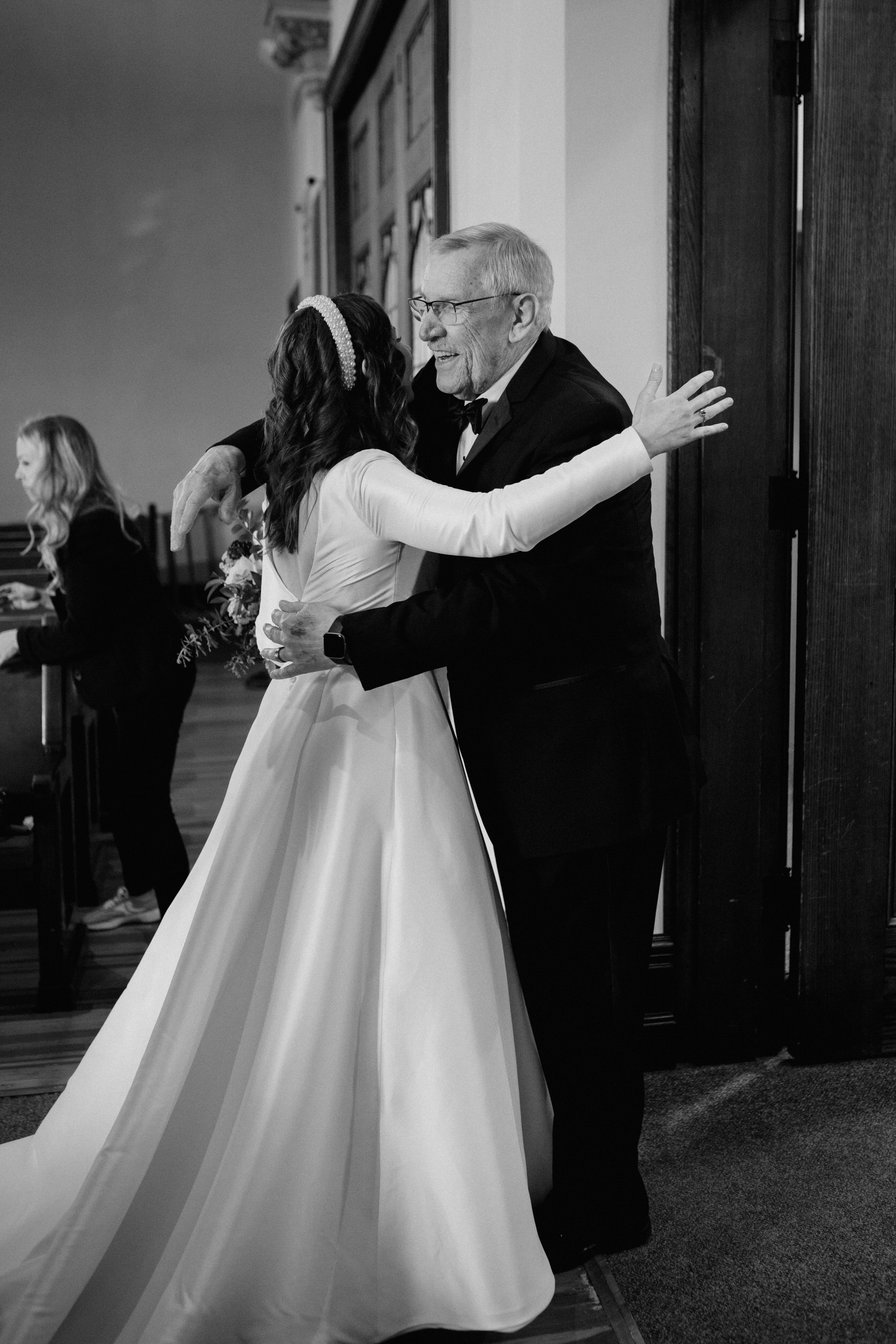 bride and her dad