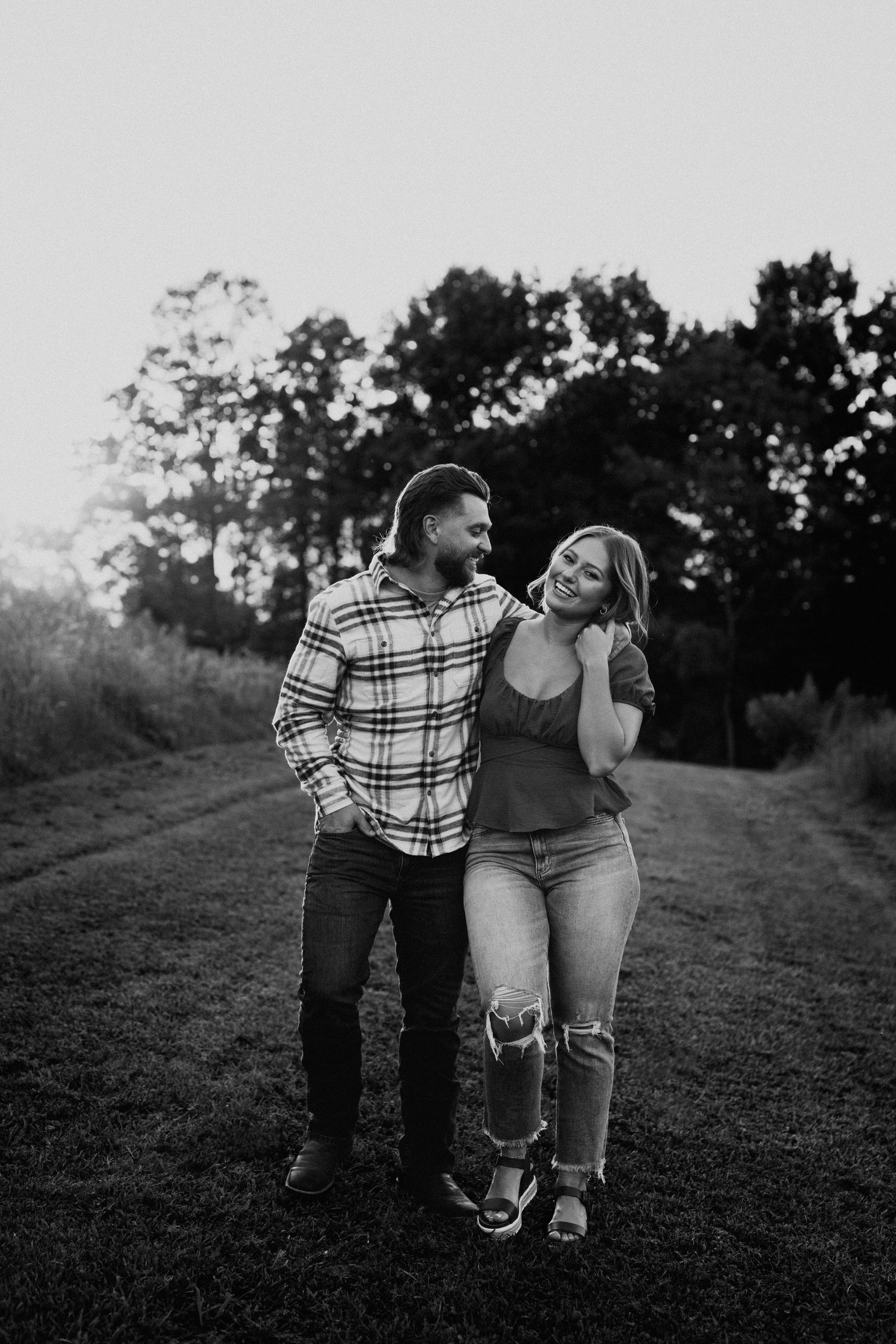 black and white engagement pictures